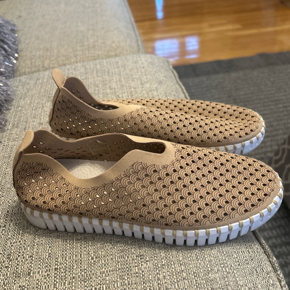 Ilse Jacobsen Womens HORNBÆK Tulip 139 Latte size 39 110 Slip-on Shoe